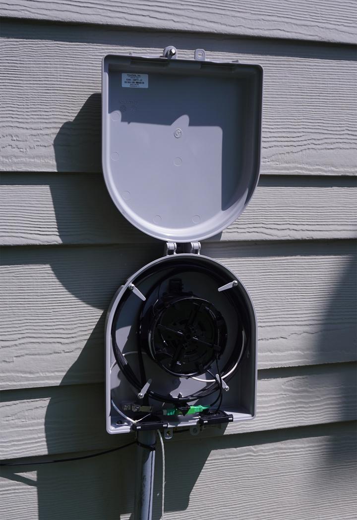 Using Clearfield’s CraftSmart Deploy Reel TAP, techs can quickly unspool fiber as needed with less worry about cable management.