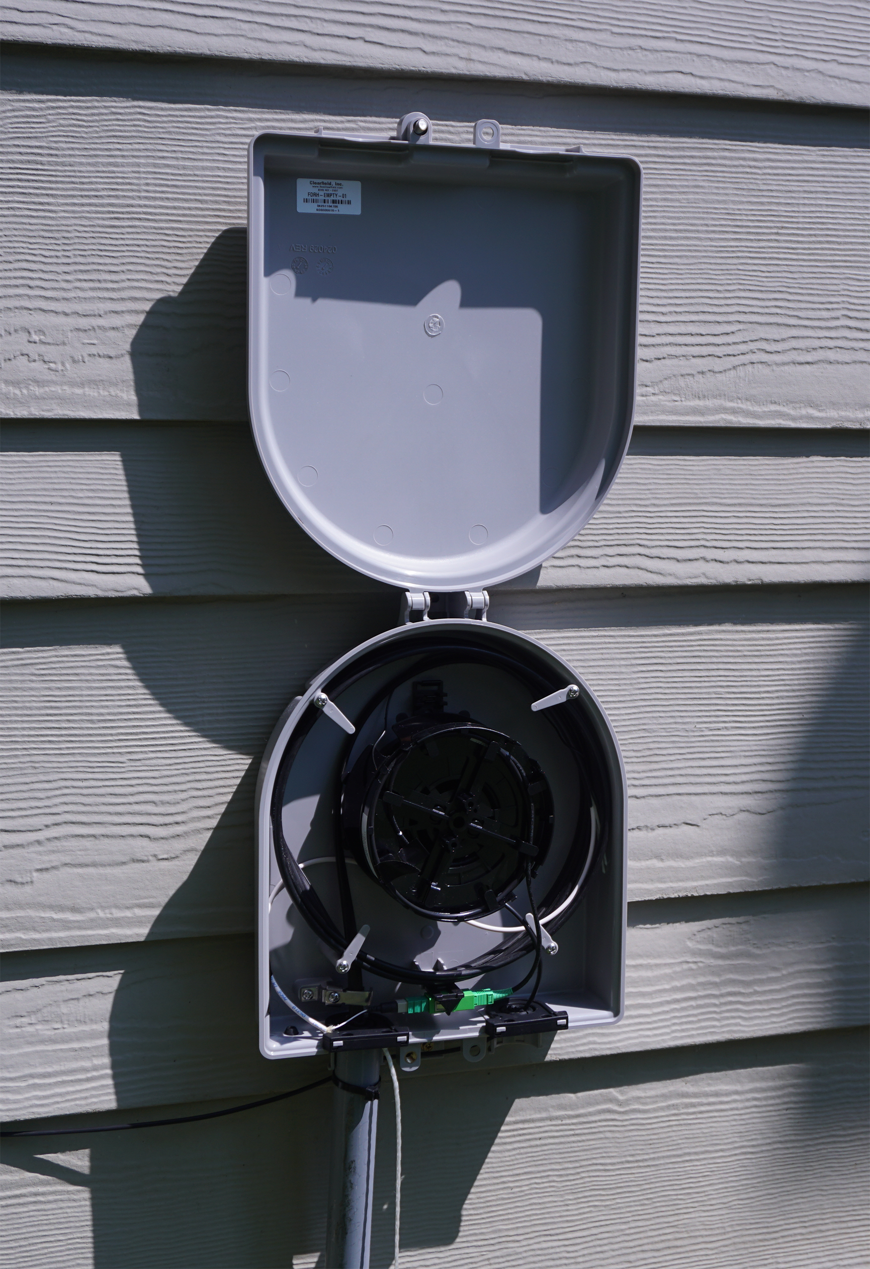 Using Clearfield’s CraftSmart Deploy Reel TAP, techs can quickly unspool fiber as needed with less worry about cable management.