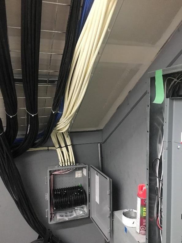 FieldShield StrongFiber Drop Wheels utilizado en un complejo de apartamentos para alimentar fibra a cada unidad